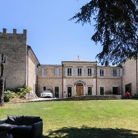 Chateau De *